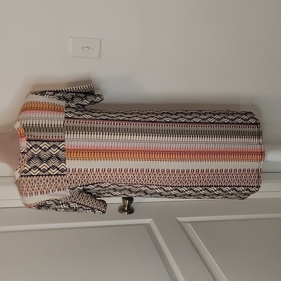 BCBGeneration Geometric Abstract Pattern Shift Dress, Size M, Short Sleeved EUC. - Picture 3 of 9